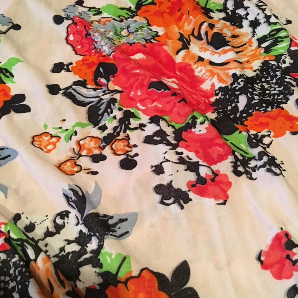 Medium white floral LuLaRoe maxi